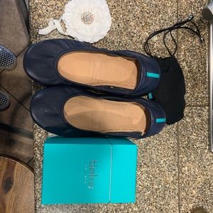 Tieks California navy